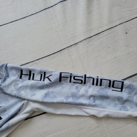 Huk	Size	S Men's Camo Performance Fishing Long Sleeve Top Outdoors Camping - Picture 5 of 6